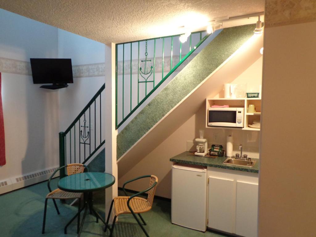 Lost Harbour Hotel 2*