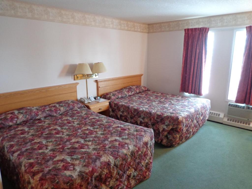 Hotel Lost Harbour Sylvan Lake