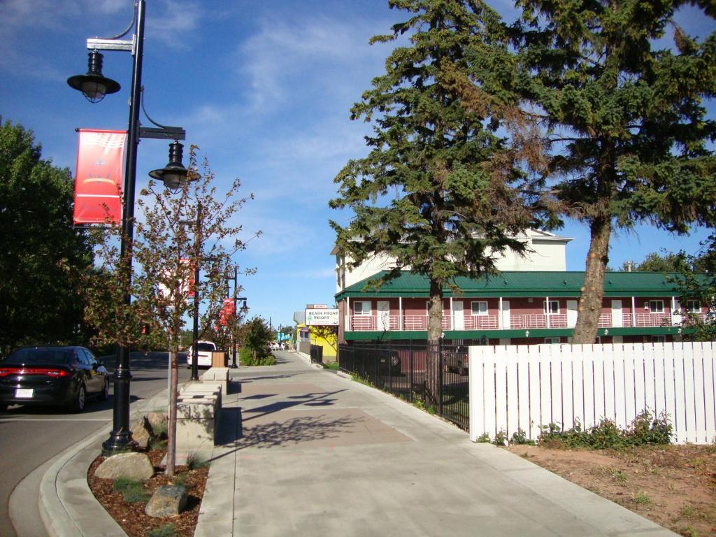 Beach Front Motel 2*