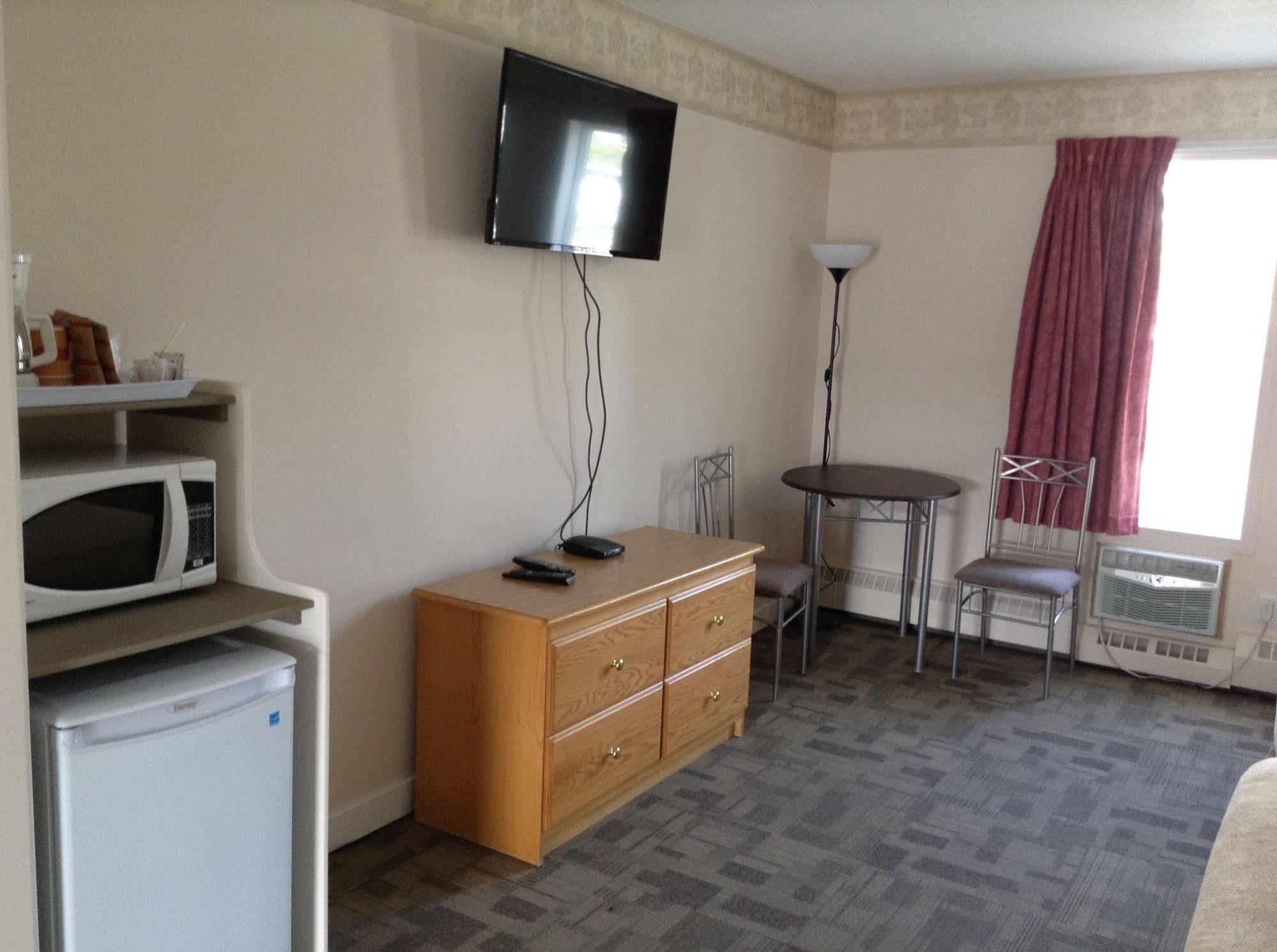 Lost Harbour Hotel 2*