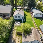 Sylvan Lake Nook Family-Friendly And Close To Beach