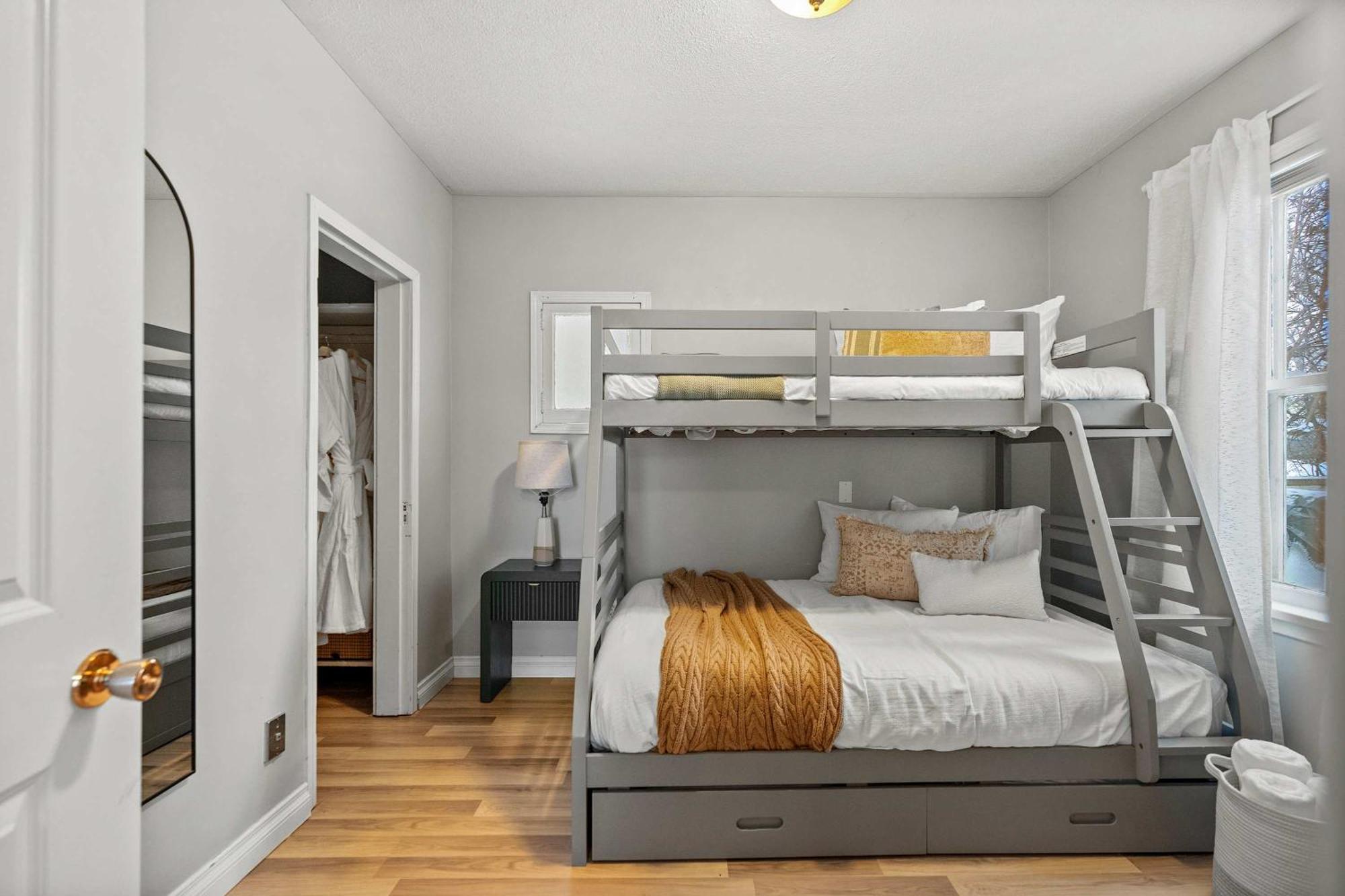 Sylvan Nook Family-friendly And Close To Holiday home Sylvan Lake