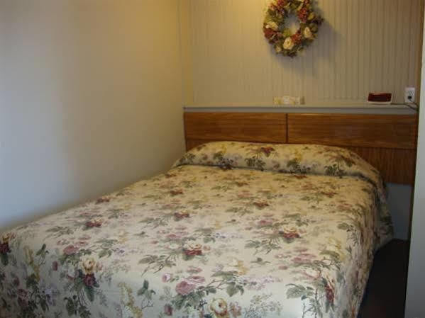 Beach Front 2* Sylvan Lake